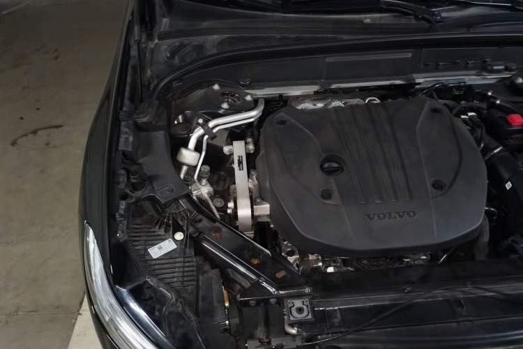 Used Volvo XC60 2025 B5 Four-Wheel Drive Smart & Advanced Luxury Edition Engine Bay Right