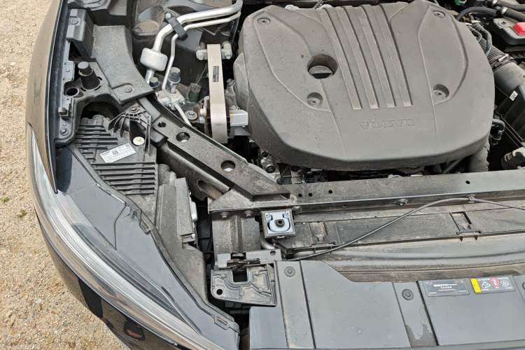 Used Volvo XC60 2025 B5 Four-Wheel Drive Smart & Advanced Luxury Edition Engine Bay Right