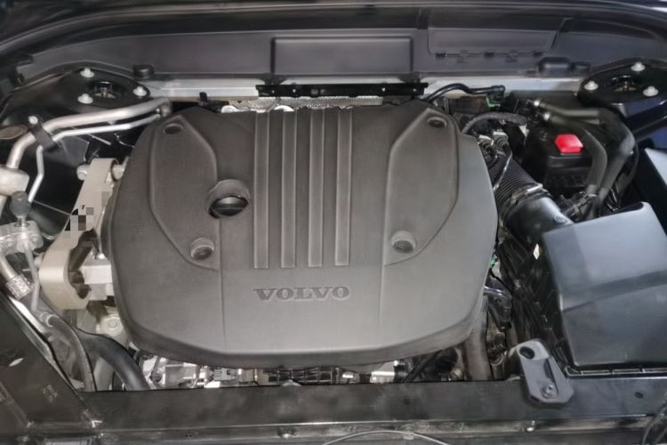Used Volvo XC60 2025 B5 4x4 Smart Luxury Edition Engine Bay