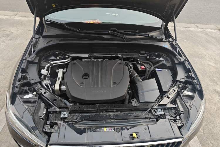 Used Volvo XC60 2025 B5 4x4 Smart Luxury Edition Engine Bay