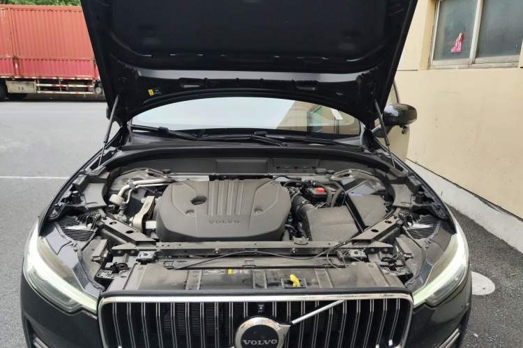 Used Volvo XC60 2025 B5 4x4 Smart Luxury Edition Engine Bay