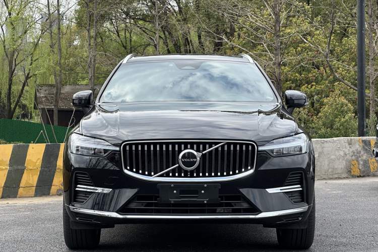 Used Volvo XC60 2025 B5 Four-Wheel Drive Smart & Advanced Luxury Edition Exterior 2
