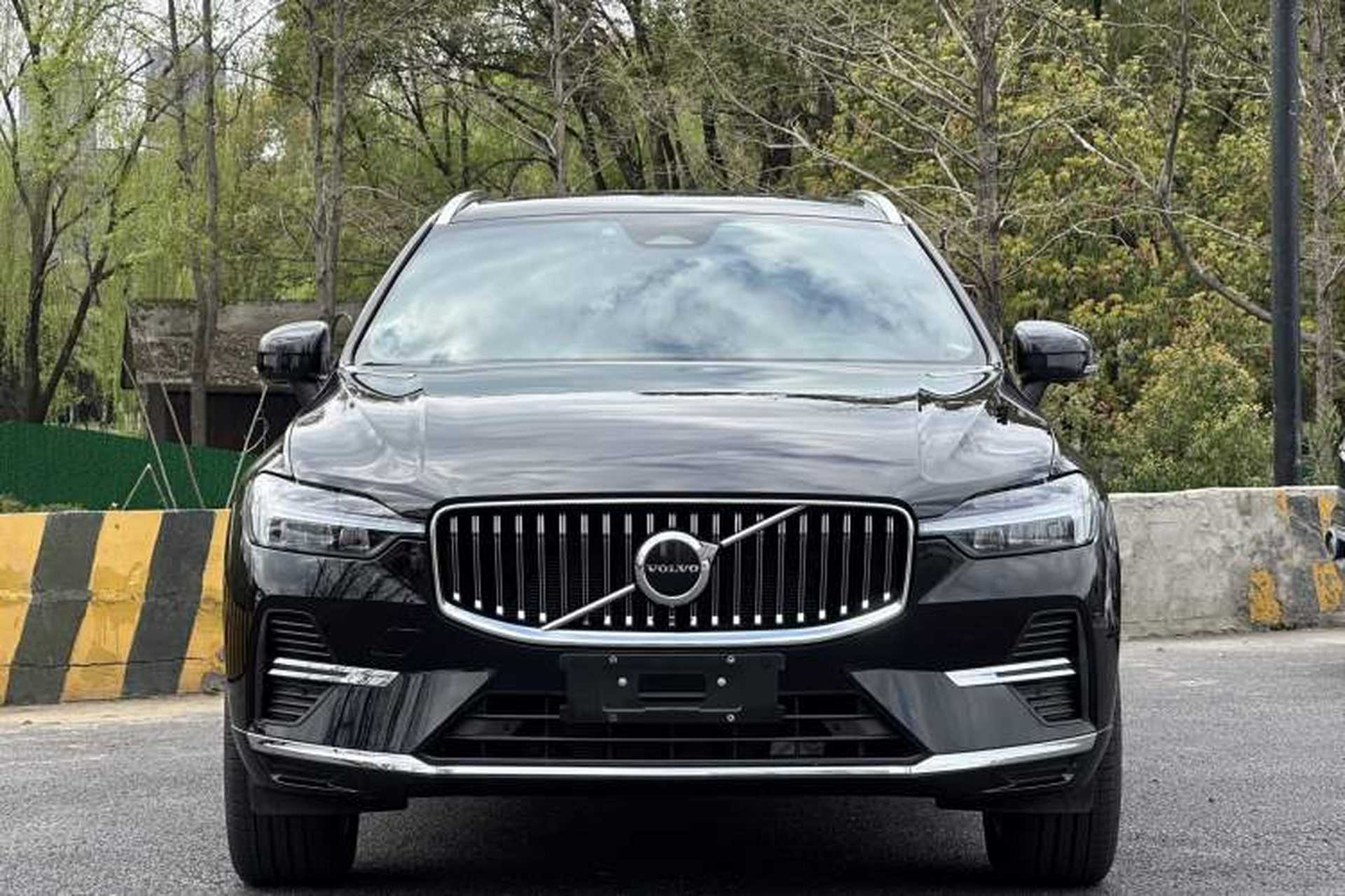 Used Volvo XC60 2025 B5 Four-Wheel Drive Smart & Advanced Luxury Edition Exterior 2