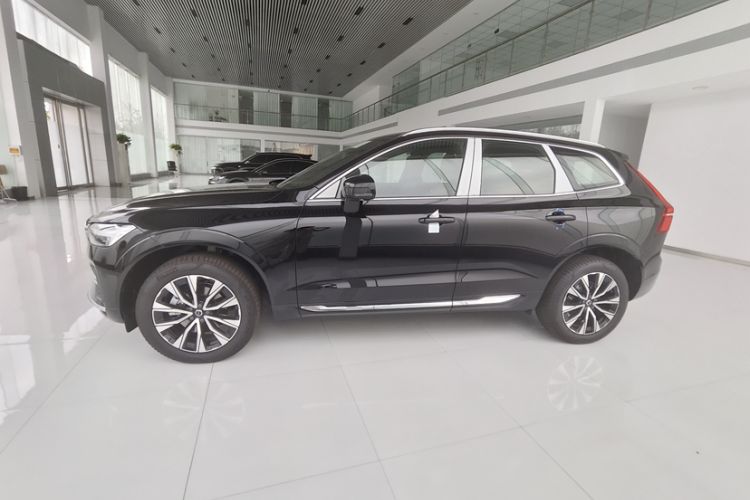Used Volvo XC60 2025 B5 Four-Wheel Drive Smart & Advanced Luxury Edition Exterior 2