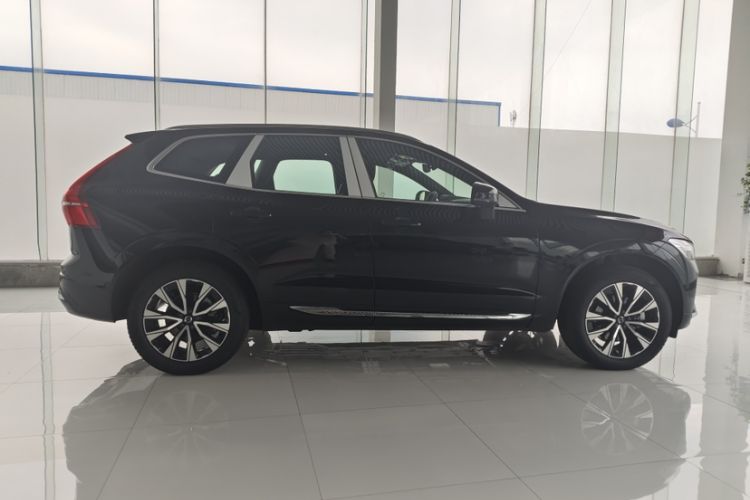 Used Volvo XC60 2025 B5 Four-Wheel Drive Smart & Advanced Luxury Edition Exterior 3