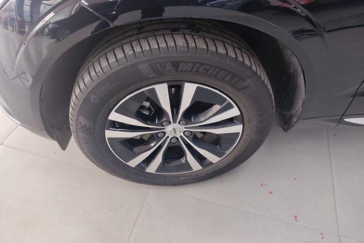 Used Volvo XC60 2025 B5 4x4 Smart Luxury Edition Exterior 4