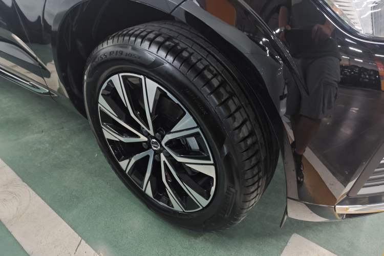 Used Volvo XC60 2025 B5 Four-Wheel Drive Smart & Advanced Luxury Edition Exterior 5