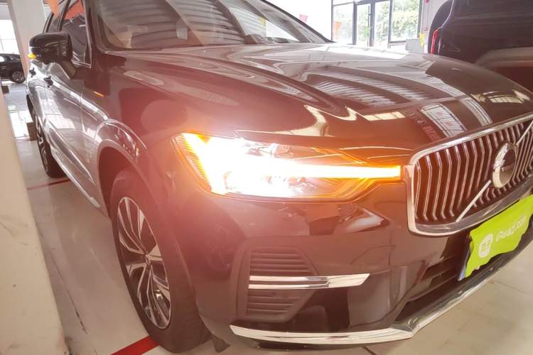 Used Volvo XC60 2025 B5 Four-Wheel Drive Smart & Advanced Luxury Edition Front Right 45 Deg