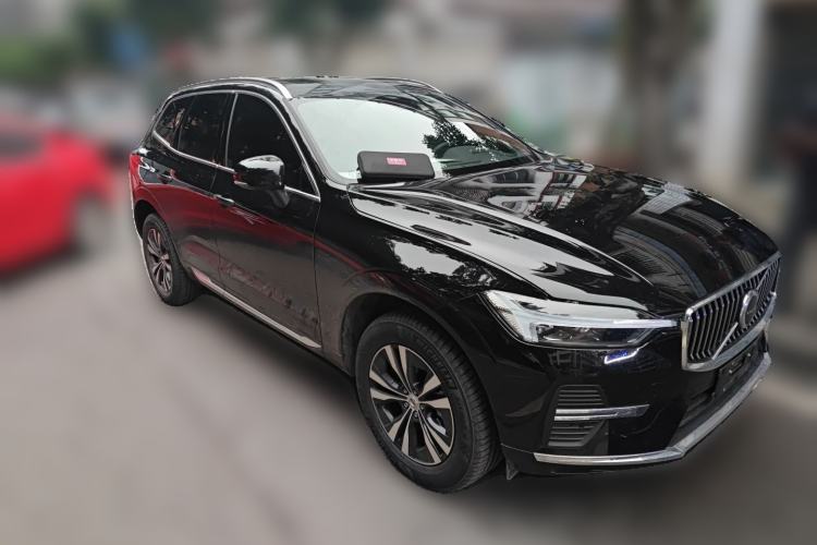 Used Volvo XC60 2025 B5 4x4 Smart Luxury Edition Front Right 45 Deg