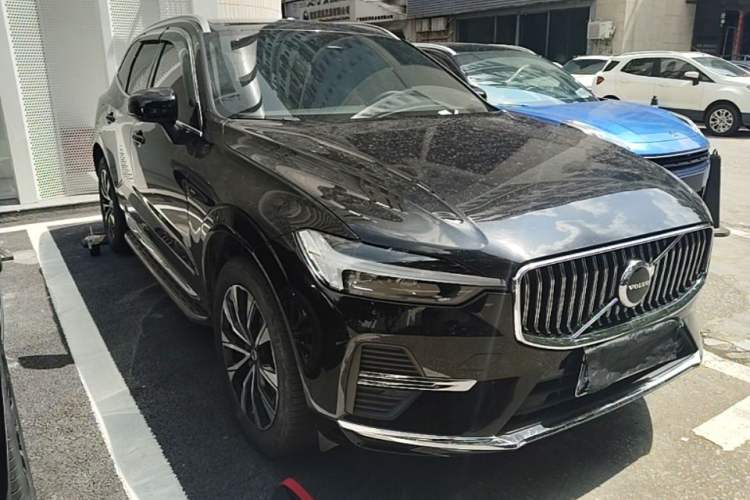 Used Volvo XC60 2025 B5 Four-Wheel Drive Smart & Advanced Luxury Edition Front Right 45 Deg