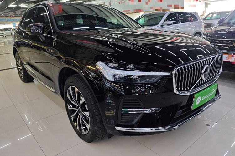 Used Volvo XC60 2025 B5 Four-Wheel Drive Smart & Advanced Luxury Edition Front Right 45 Deg