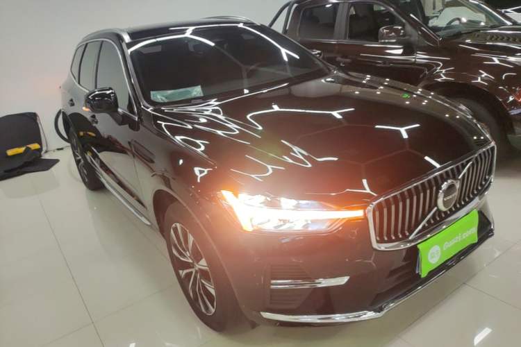 Used Volvo XC60 2025 B5 Four-Wheel Drive Smart & Advanced Luxury Edition Front Right 45 Deg