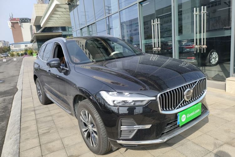 Used Volvo XC60 2025 B5 4x4 Smart Luxury Edition Front Right 45 Deg