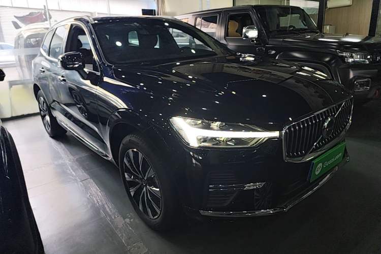 Used Volvo XC60 2025 B5 Four-Wheel Drive Smart & Advanced Luxury Edition Front Right 45 Deg