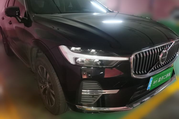 Used Volvo XC60 2025 B5 4x4 Smart Luxury Edition Front Right 45 Deg