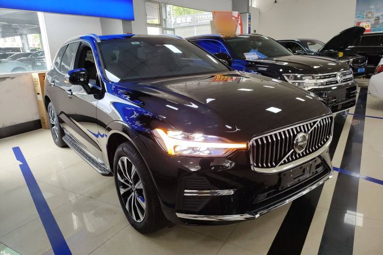Used Volvo XC60 2025 B5 Four-Wheel Drive Smart & Advanced Luxury Edition Front Right 45 Deg