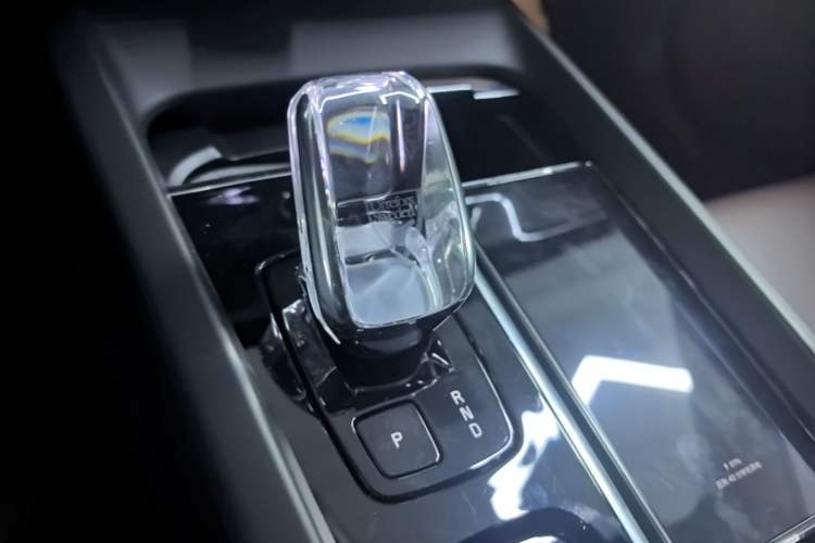 Used Volvo XC60 2025 B5 Four-Wheel Drive Smart & Advanced Luxury Edition Gear Lever