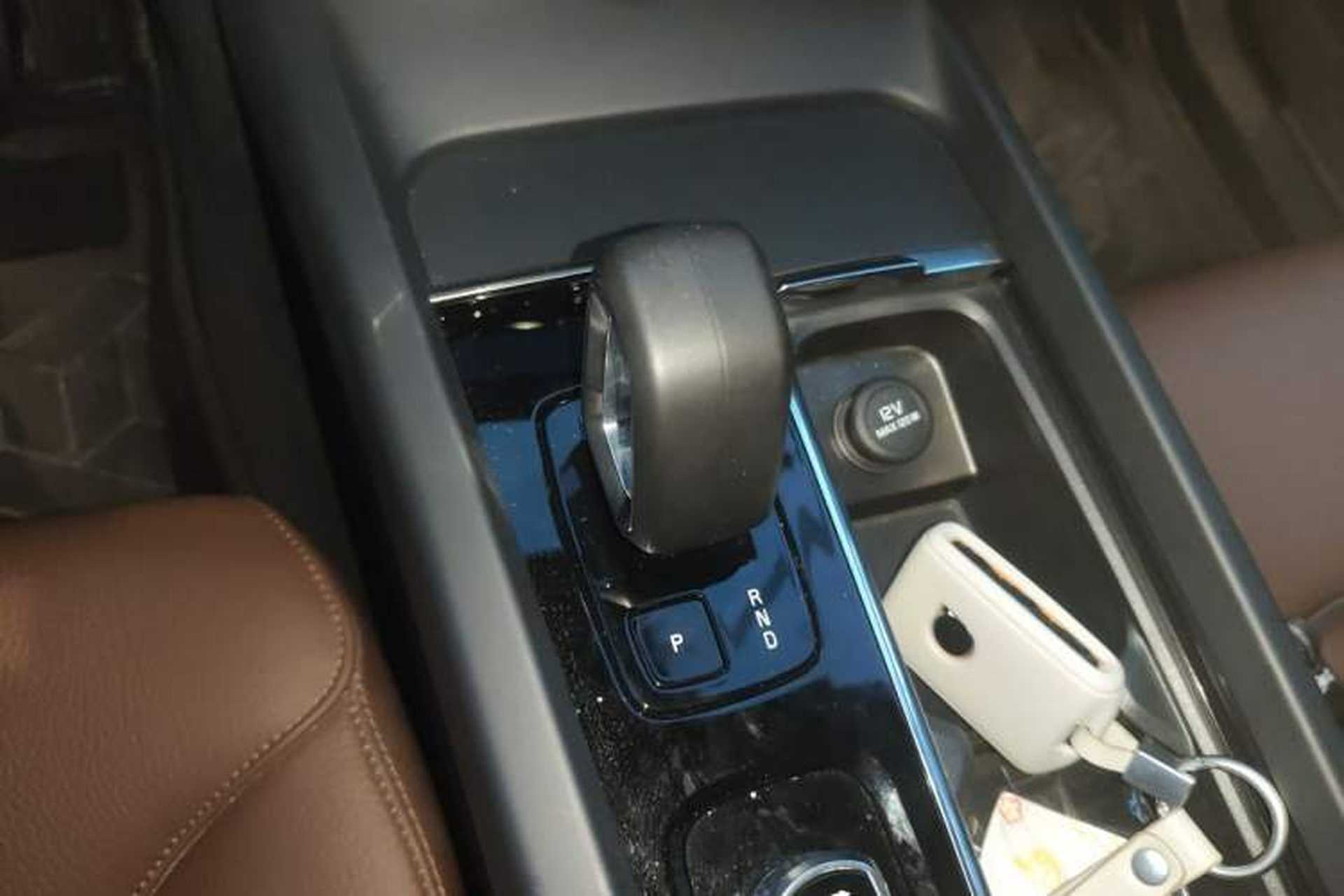 Used Volvo XC60 2025 B5 4x4 Smart Luxury Edition Gear Lever