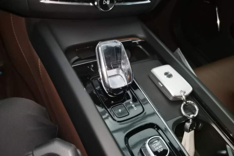 Used Volvo XC60 2025 B5 Four-Wheel Drive Smart & Advanced Luxury Edition Gear Lever