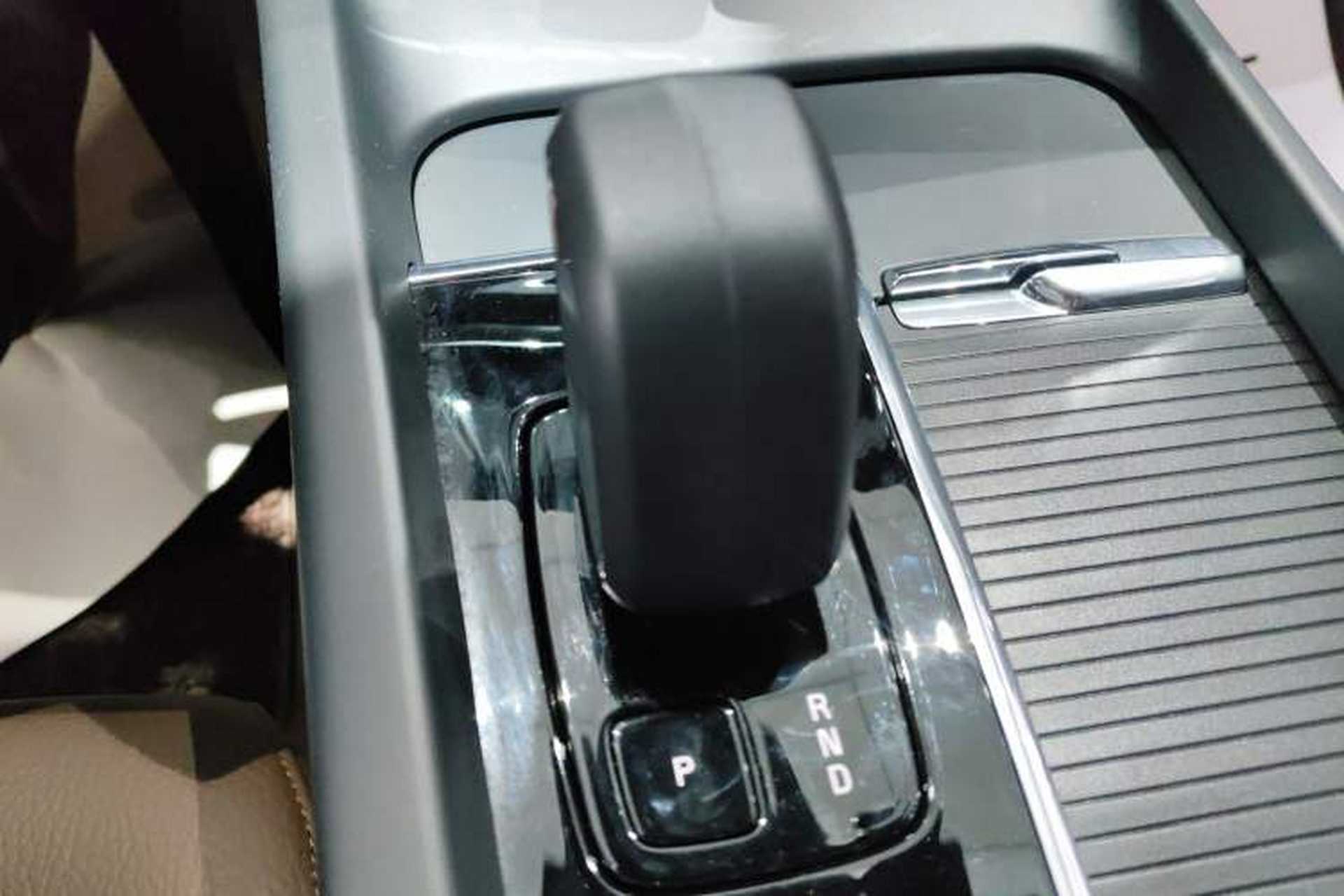 Used Volvo XC60 2025 B5 4x4 Smart Luxury Edition Gear Lever