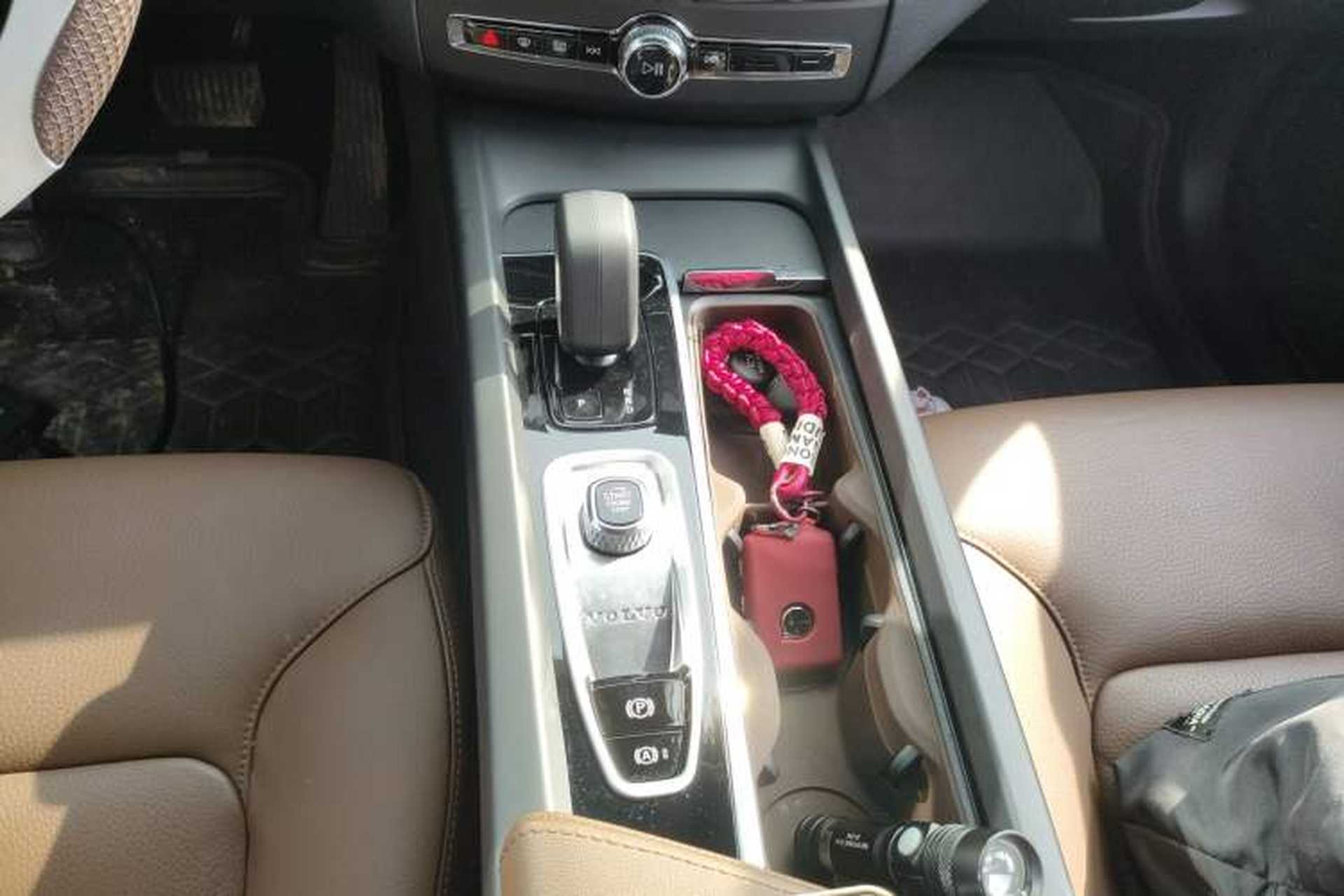 Used Volvo XC60 2025 B5 4x4 Smart Luxury Edition Gear Lever