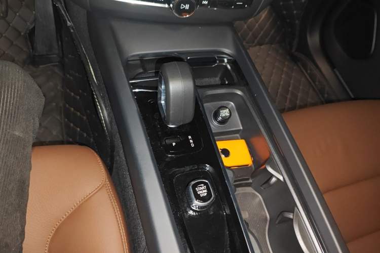 Used Volvo XC60 2025 B5 4x4 Smart Luxury Edition Gear Lever