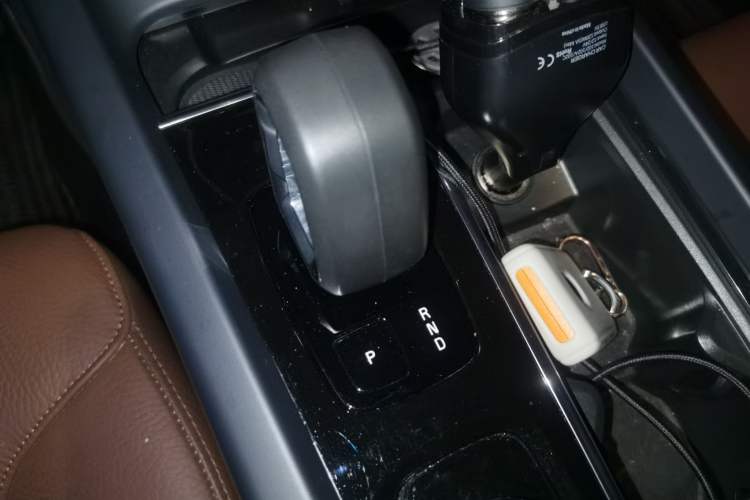 Used Volvo XC60 2025 B5 4x4 Smart Luxury Edition Gear Lever
