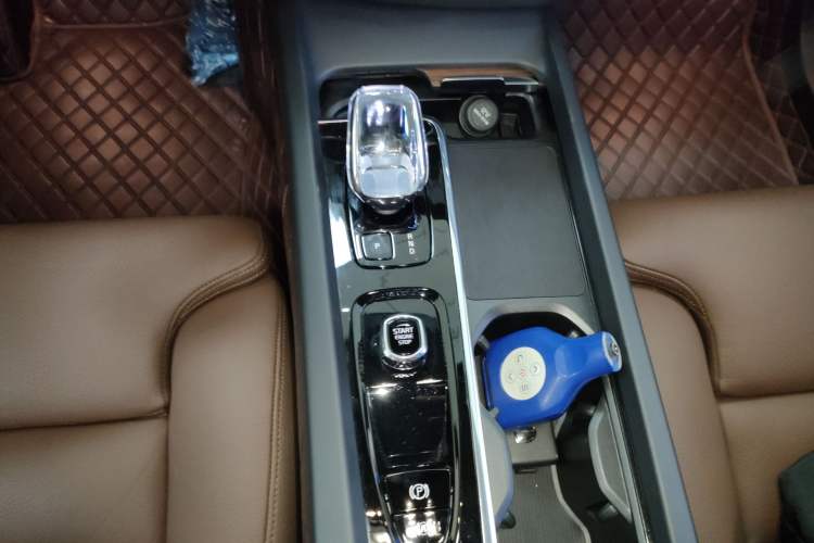 Used Volvo XC60 2025 B5 Four-Wheel Drive Smart & Advanced Luxury Edition Gear Lever