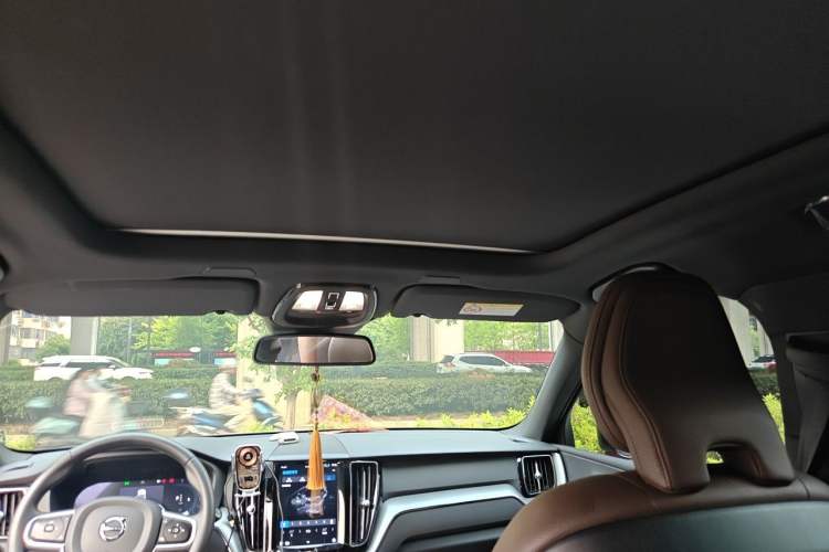 Used Volvo XC60 2025 B5 4x4 Smart Luxury Edition Headliner