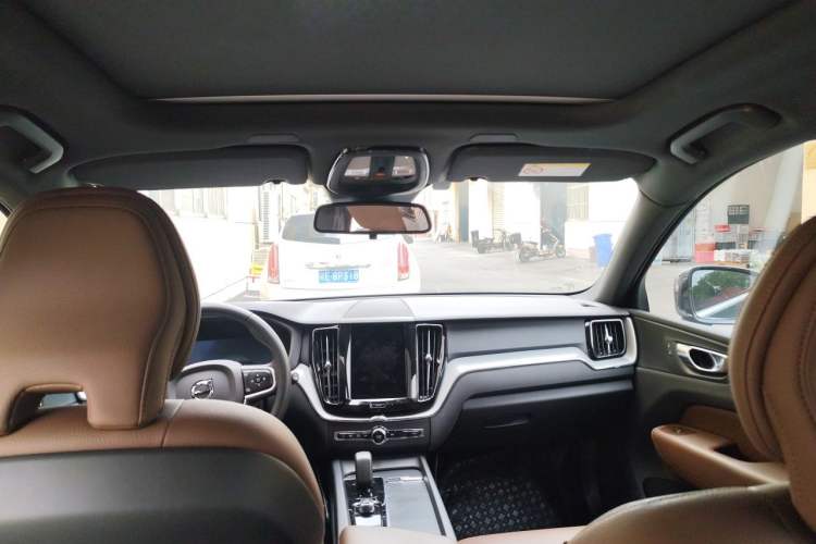 Used Volvo XC60 2025 B5 4x4 Smart Luxury Edition Headliner