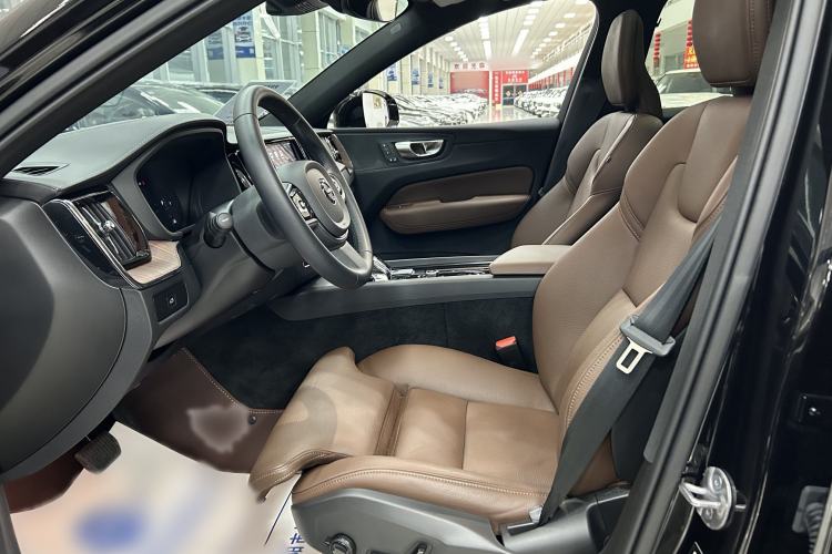 Used Volvo XC60 2025 B5 Four-Wheel Drive Smart & Advanced Luxury Edition Interior 1