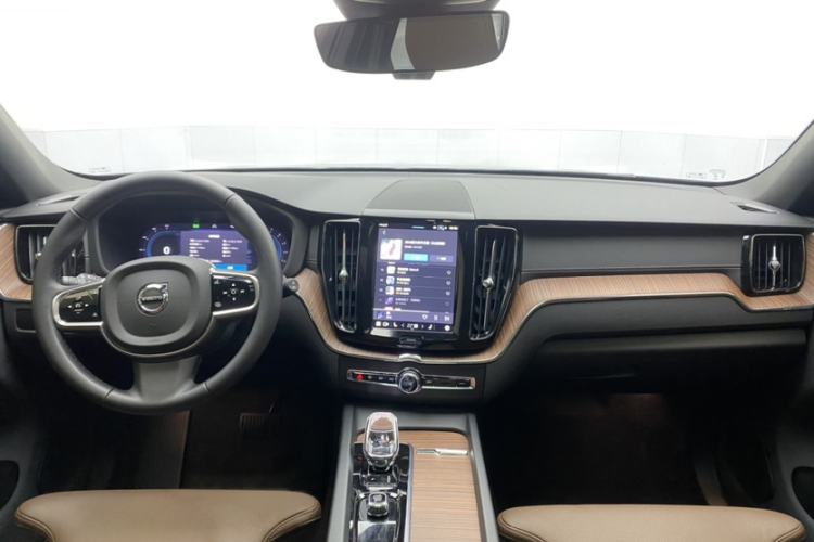 Used Volvo XC60 2025 B5 Four-Wheel Drive Smart & Advanced Luxury Edition Interior 1