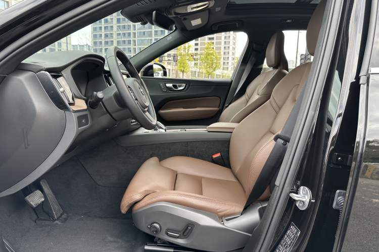 Used Volvo XC60 2025 B5 Four-Wheel Drive Smart & Advanced Luxury Edition Interior 1