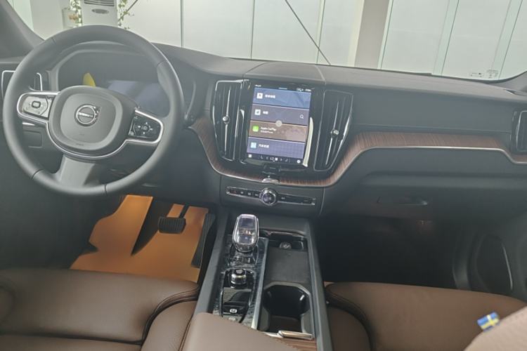 Used Volvo XC60 2025 B5 Four-Wheel Drive Smart & Advanced Luxury Edition Interior 1