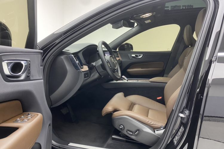 Used Volvo XC60 2025 B5 Four-Wheel Drive Smart & Advanced Luxury Edition Interior 2