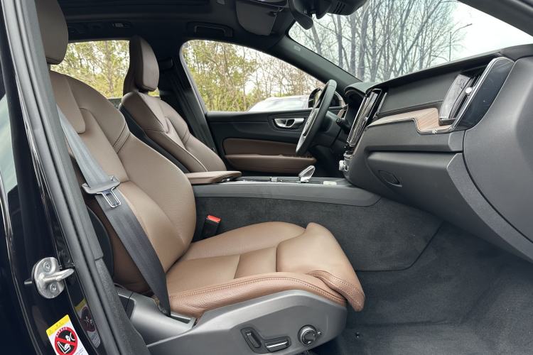 Used Volvo XC60 2025 B5 Four-Wheel Drive Smart & Advanced Luxury Edition Interior 2