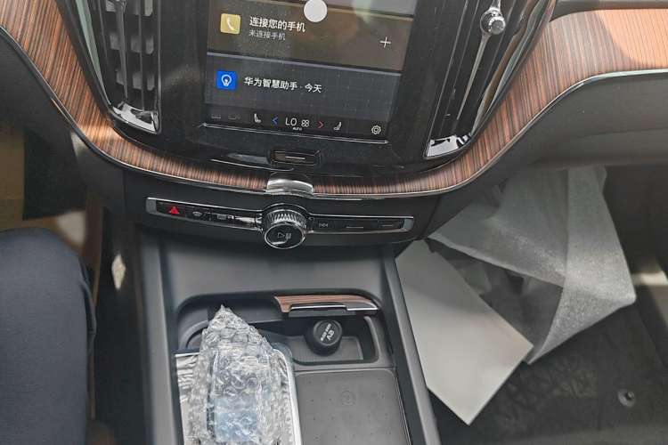 Used Volvo XC60 2025 B5 Four-Wheel Drive Smart & Advanced Luxury Edition Interior 3