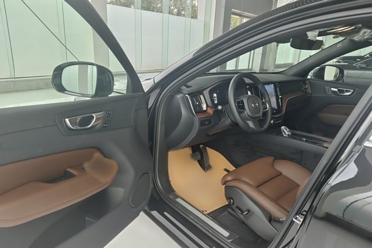 Used Volvo XC60 2025 B5 Four-Wheel Drive Smart & Advanced Luxury Edition Interior 3