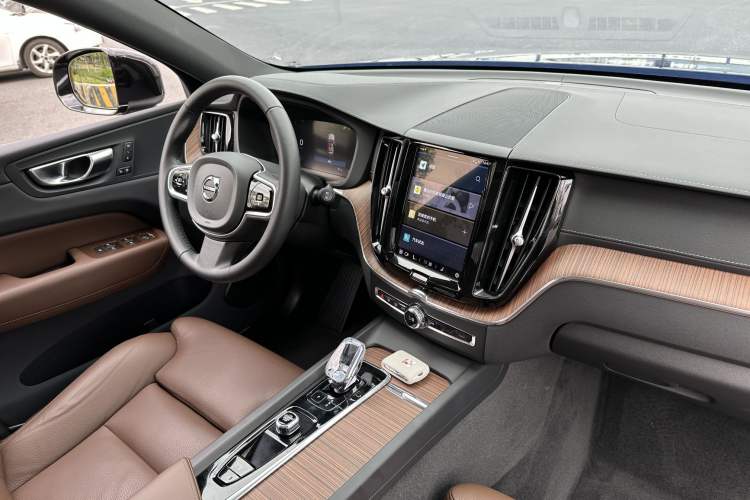 Used Volvo XC60 2025 B5 Four-Wheel Drive Smart & Advanced Luxury Edition Interior 5