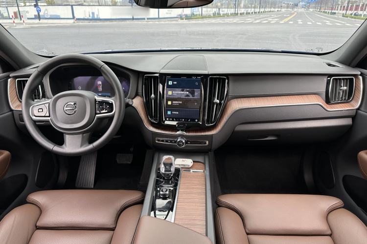 Used Volvo XC60 2025 B5 Four-Wheel Drive Smart & Advanced Luxury Edition Interior 6