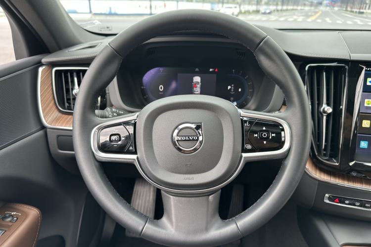 Used Volvo XC60 2025 B5 Four-Wheel Drive Smart & Advanced Luxury Edition Interior 7