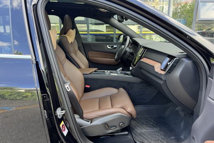 Used Volvo XC60 2025 B5 Four-Wheel Drive Smart & Advanced Luxury Edition Interior 8