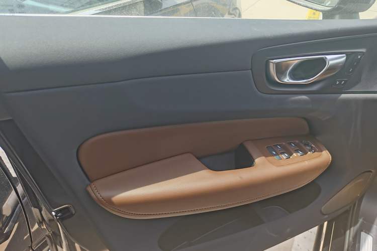 Used Volvo XC60 2025 B5 Four-Wheel Drive Smart & Advanced Luxury Edition Interior 9