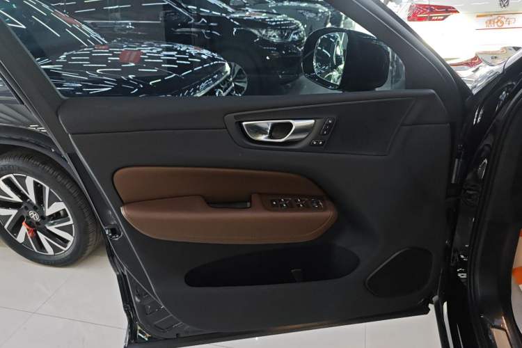 Used Volvo XC60 2025 B5 Four-Wheel Drive Smart & Advanced Luxury Edition Left Front Door Interior