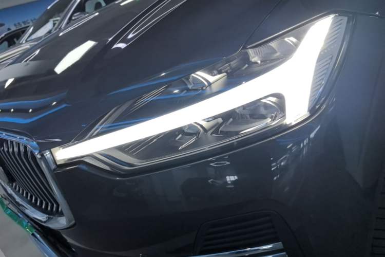 Used Volvo XC60 2025 B5 Four-Wheel Drive Smart & Advanced Luxury Edition Left Front Headlight
