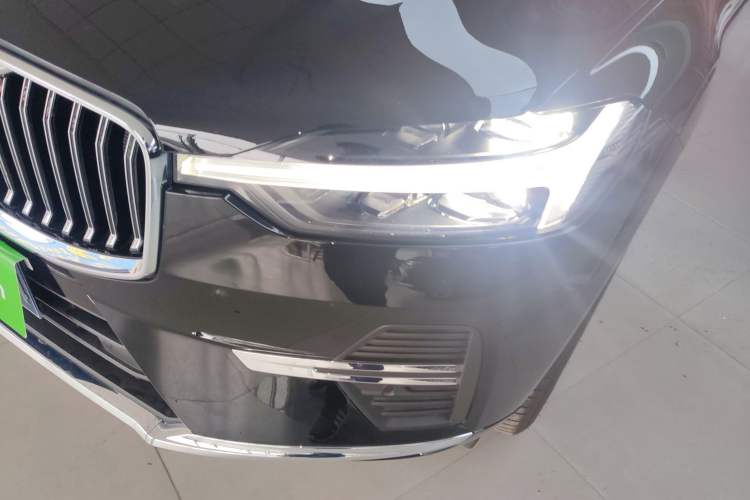 Used Volvo XC60 2025 B5 4x4 Smart Luxury Edition Left Front Headlight