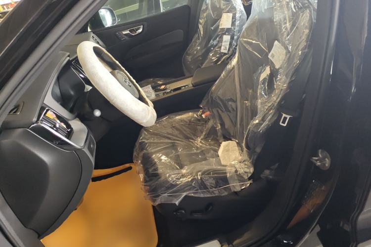 Used Volvo XC60 2025 B5 Four-Wheel Drive Smart & Advanced Midnight Black Edition Left Front Seat