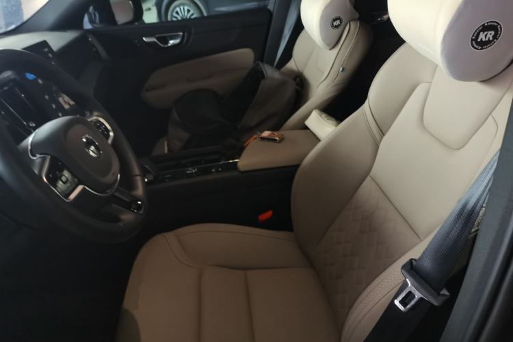 Used Volvo XC60 2025 B5 4x4 Smart Luxury Edition Left Front Seat