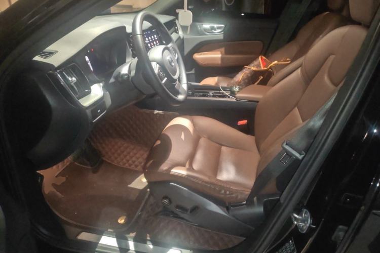 Used Volvo XC60 2025 B5 4x4 Smart Luxury Edition Left Front Seat