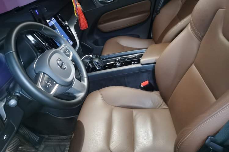 Used Volvo XC60 2025 B5 4x4 Smart Luxury Edition Left Front Seat